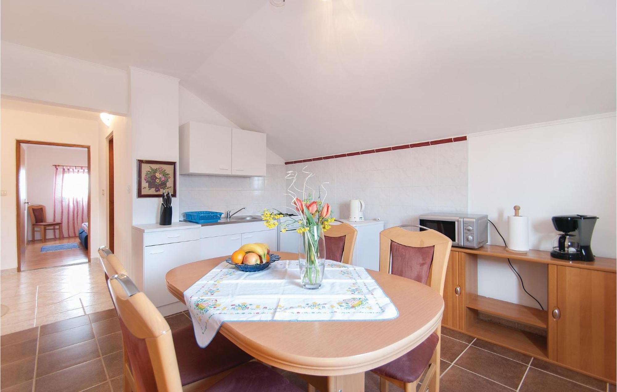 Lovely Apartment In Rovinj With Kitchen Bagian luar foto