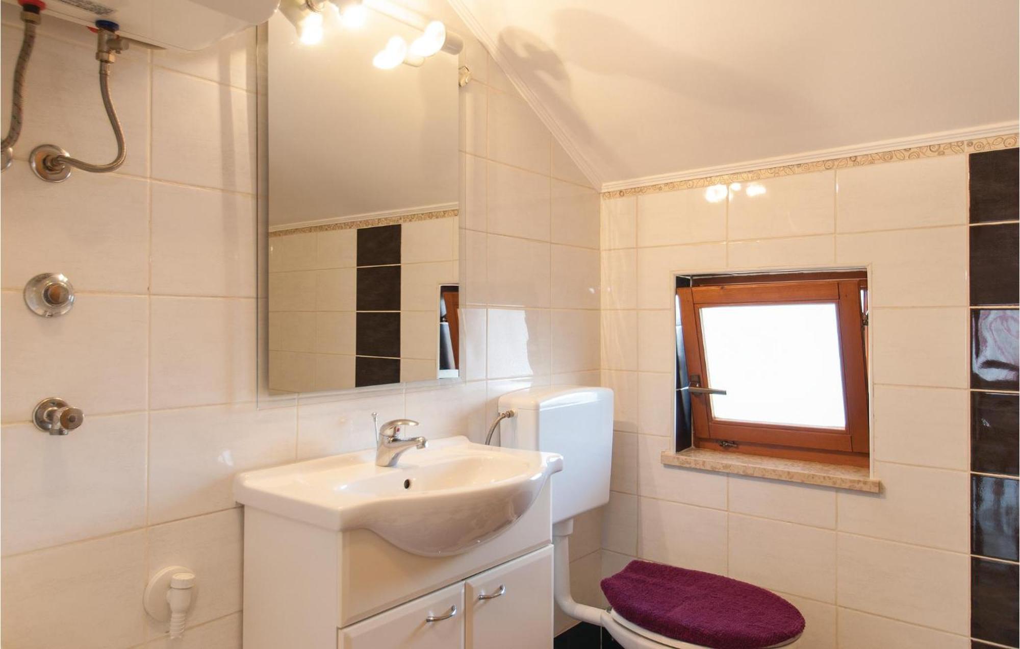 Lovely Apartment In Rovinj With Kitchen Bagian luar foto