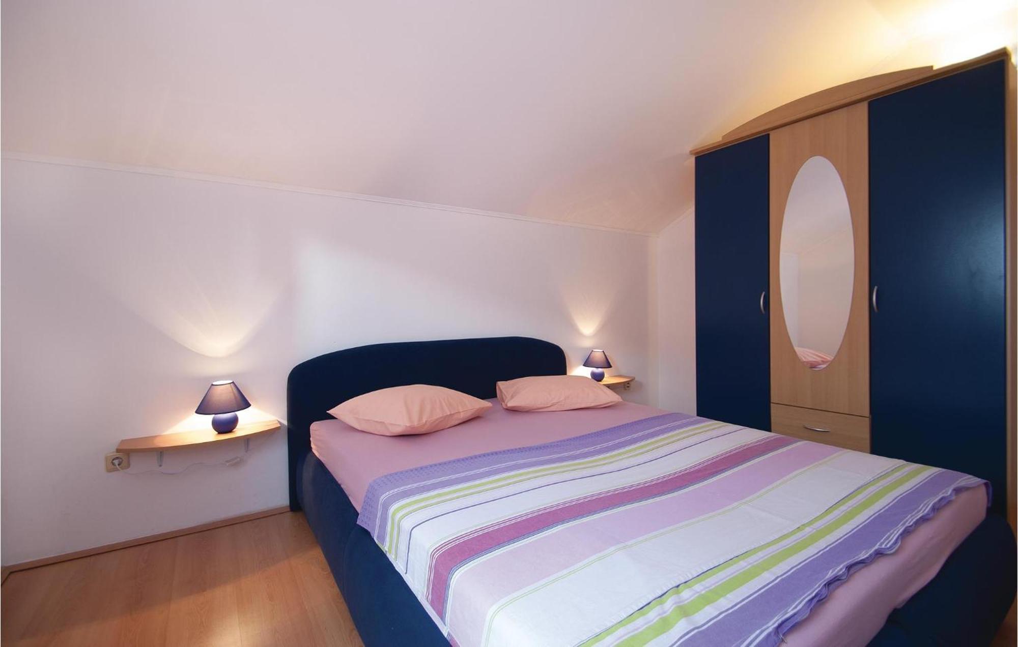 Lovely Apartment In Rovinj With Kitchen Bagian luar foto